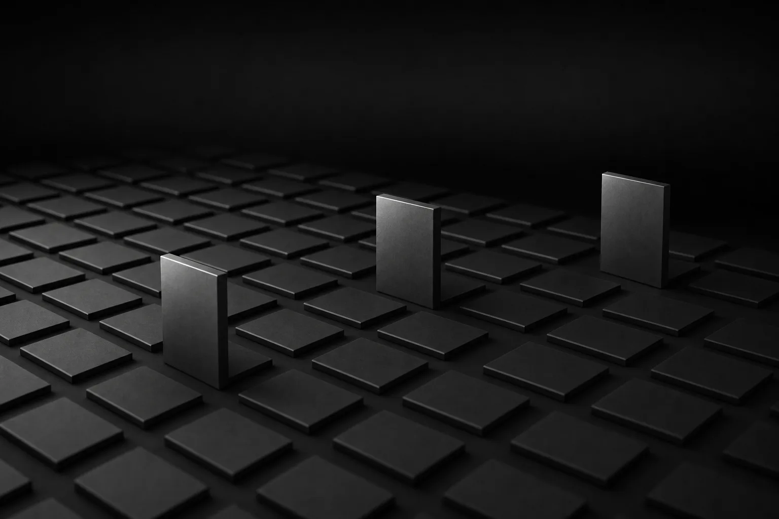Render 3D escuro de um campo de placas finas deitadas em grade, com exatamente três placas de pé entre elas, pegando um pouco mais de luz.